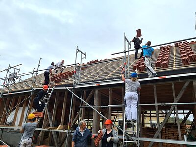 Gewerkübergreifende Zusammenarbeit mit Maler-, Zimmerer-, Dachdecker-Auszubildenden